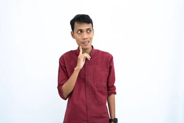 Asiático Homem Negócio Estudante Conceito Vestindo Vermelho Casual Camisa Pensando — Fotografia de Stock