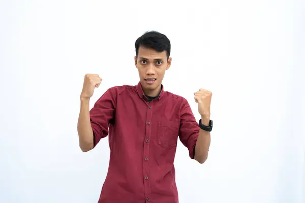 Pria Asia Pengusaha Atau Konsep Mahasiswa Mengenakan Baju Merah Berpose — Stok Foto