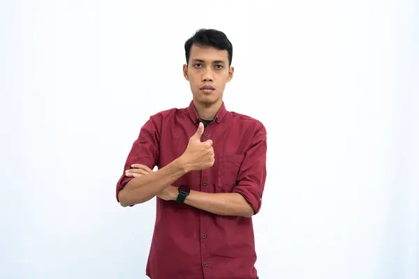 Asyalı Bir Adam Adamı Öğrenci Konsepti Kırmızı Günlük Gömlek Giyiyor — Stok fotoğraf