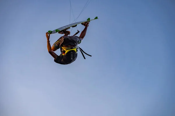 Риболовля Серфер Робить Всілякі Трюки Заході Сонця Міжнародна Виставка Kitesurfing — стокове фото