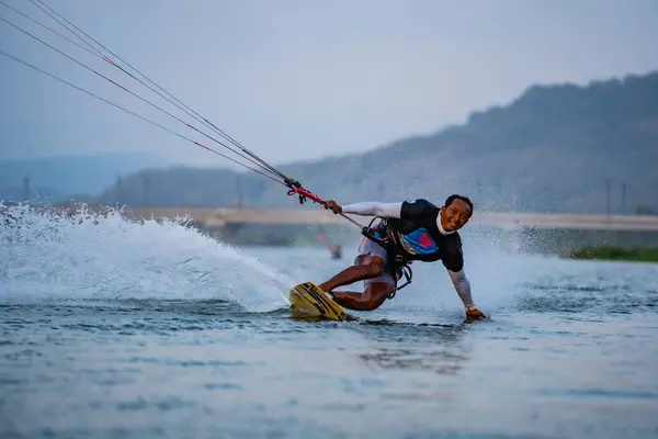Kitesurfing Male Surfer Rides Beautiful Backdrop Bridges Coastlines Performs All — Stock Photo, Image