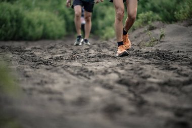 Yogyakarta, Endonezya - 25 Şubat 2024: Sahildeki kumlu yollarda sahil yarışları
