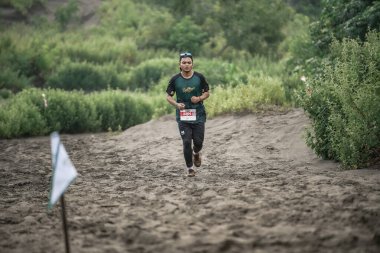 Yogyakarta, Endonezya - 25 Şubat 2024: Sahildeki kumlu yollarda sahil yarışları