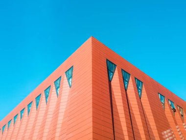 Gündüz modern ofis binası