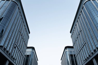 Gündüz modern ofis binası