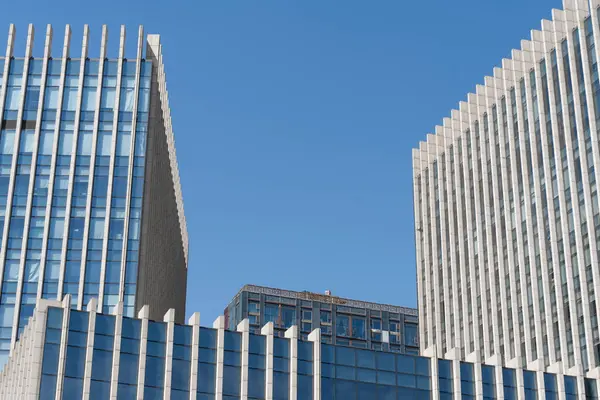 Gündüz modern ofis binası