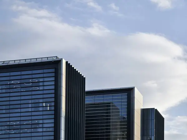 Gündüz modern ofis binası