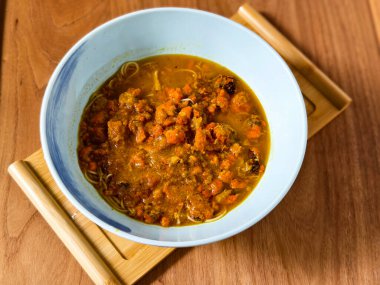 Bir kase lezzetli yengeç yumurtası.