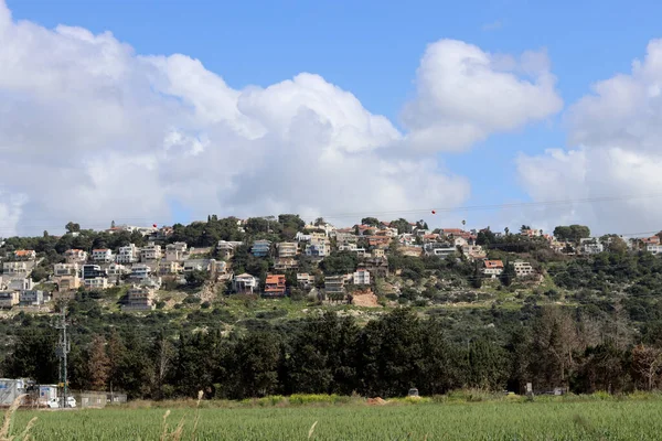 Χαριτωμένη Πόλη Ένα Λόφο Πολύχρωμα Κτίρια Του Χωριού Του Ισραήλ — Φωτογραφία Αρχείου