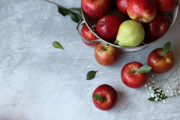 Beautiful Shiny Red Apples Table Still Life Organic Fruit Healthy — Stock Photo, Image