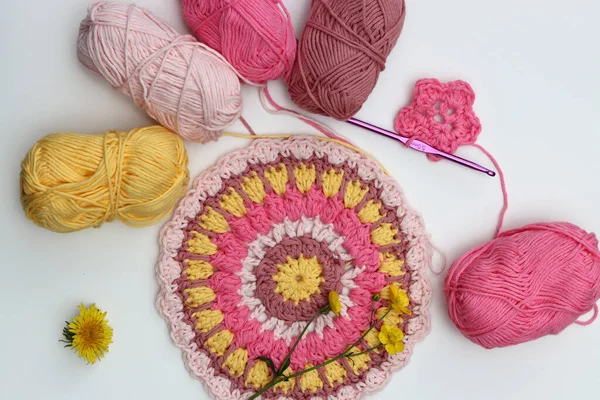 Colorful Crochet Pattern Flowers White Table Copy Space Text Handmade — Stock Photo, Image