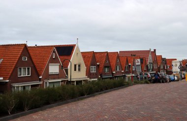 Hollanda 'nın Volendam kentindeki tipik evler