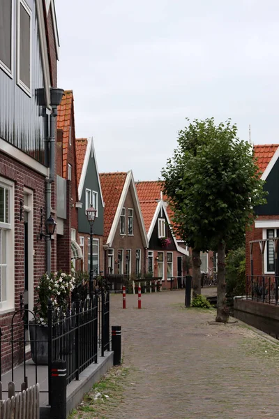 Klasické Holandské Domy Ulici Roztomilé Budovy Červenou Střechou Architektura Nizozemska — Stock fotografie