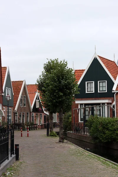 Klasické Holandské Domy Ulici Roztomilé Budovy Červenou Střechou Architektura Nizozemska — Stock fotografie