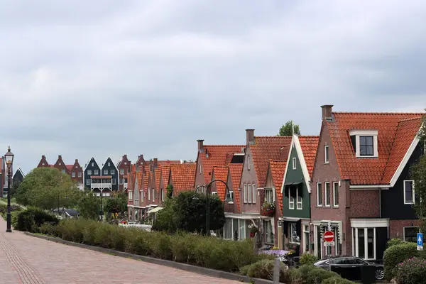 Klasyczne Holenderskie Domy Ulicy Ładne Budynki Czerwonym Dachówką Architektura Niderlandów — Zdjęcie stockowe