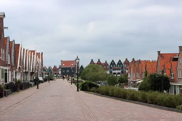Piękne Budynki Ulicy Volendam Holandia Klasyczna Architektura Holenderska — Zdjęcie stockowe