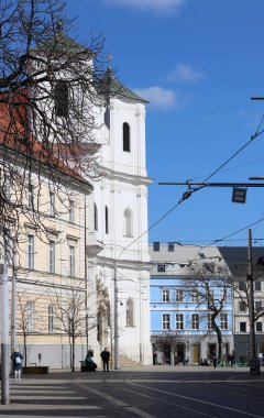 Slovakya 'nın Bratislava şehrinin mimarisi. Bahar günü güzel bir şehir. Avrupa seyahati kavramı. 