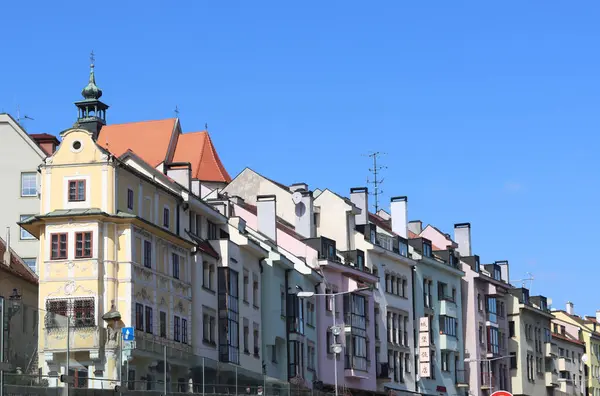 Oude Stad Van Bratislava Slowakije Zonnige Lentedag Prachtige Gebouwen Bloeiende — Stockfoto