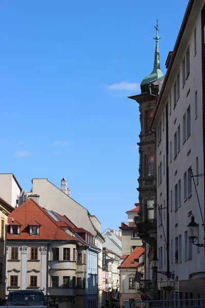 Старе Місто Братислава Словаччина Сонячний Весняний День Прекрасні Будівлі Квітучі — стокове фото