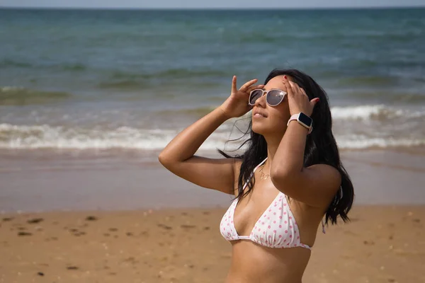South American Woman Young Beautiful Brunette Sunglasses Bikini Stroking Her — Zdjęcie stockowe