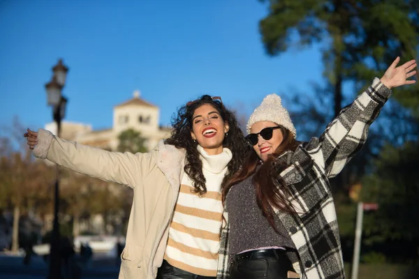 Two Women Young Beautiful Sweater Sunglasses Coat One Wool Hat — Zdjęcie stockowe