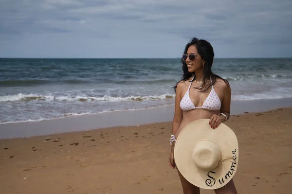 South American Woman Young Beautiful Sunglasses Brunette Bikini Hat Word — Foto de Stock