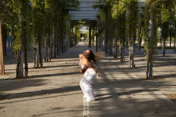 Latin Hispanic Girl Young Beautiful Dancing Modern Dance Street Outdoors — Fotografia de Stock