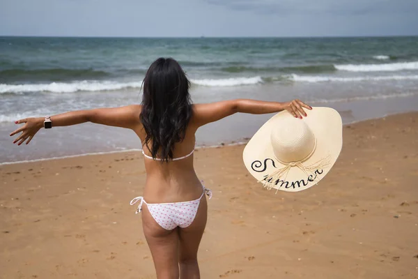 South American Woman Young Beautiful Brunette Bikini Hat Word Summer — Stockfoto