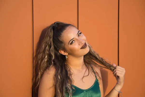 Gadis Latin Dan Hispanik Muda Dan Cantik Dengan Mata Hijau — Stok Foto