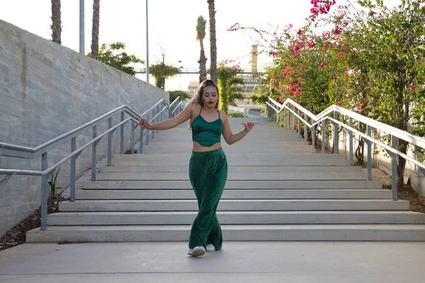 Latin Hispanic Girl Young Beautiful Dancing Modern Dance Street Outdoors — Foto de Stock