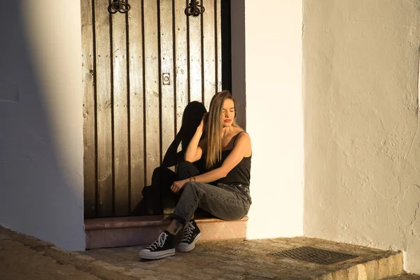 Young Woman Beautiful Blonde Wearing Black Tank Top Jeans Sitting — Stock fotografie