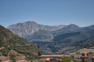 Potes kasabasından Avrupa 'nın tepelerine hoş bir manzara, Cantabria özerk toplumuna ait. Liebana bölgesinin merkezinde yer almaktadır. Konsept yerler, seyahat, turizm, doğa.