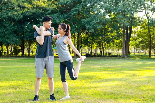 Asian Couple Exercising Together Park Morning Strong Healthy Outdoor Exercise — Stock Photo, Image