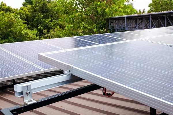 Painéis Solares Telhado Fábrica Conceito Negócio Energia Solar Sistema Solar — Fotografia de Stock