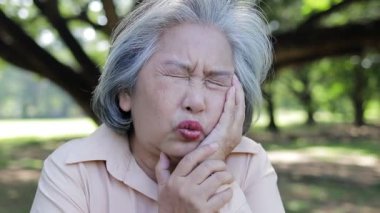 Asian elderly woman Feel severe toothache. The concept of illness of the elderly. dental health problems in the elderly