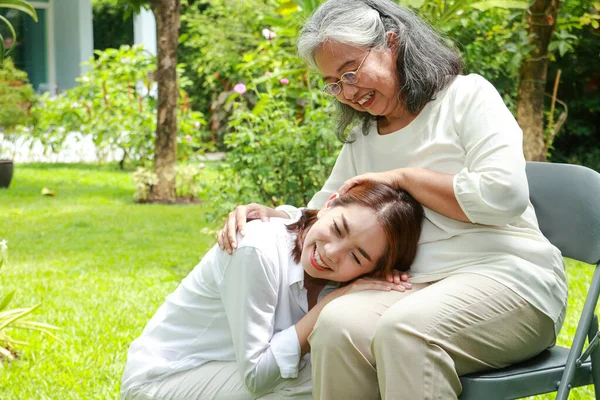 Asian Family Concept Woman Caring Elderly Mother Home Sitting Talking — Stock Photo, Image