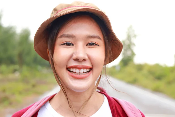 Portrait Beautiful Asian Woman Wearing Hat Carrying Backpack She Smiles — Stock Photo, Image