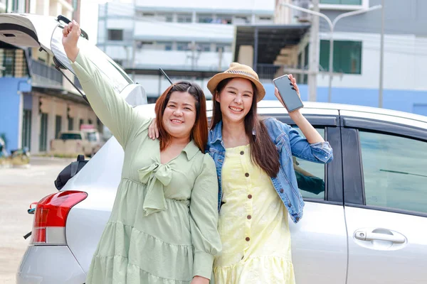 Two Asian Women Driving Car Travel Travel Concept Transportation Travel — Stock Photo, Image