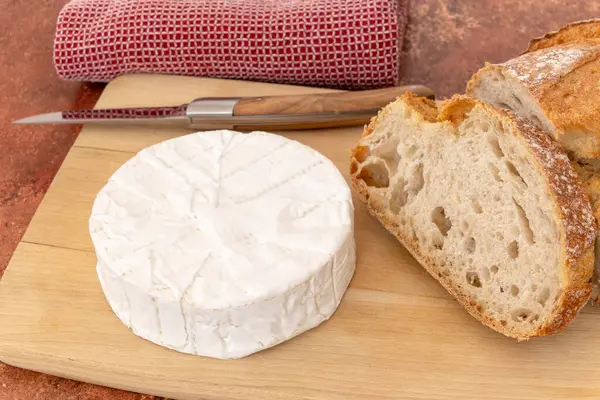 stock image whole camembert on a wooden board