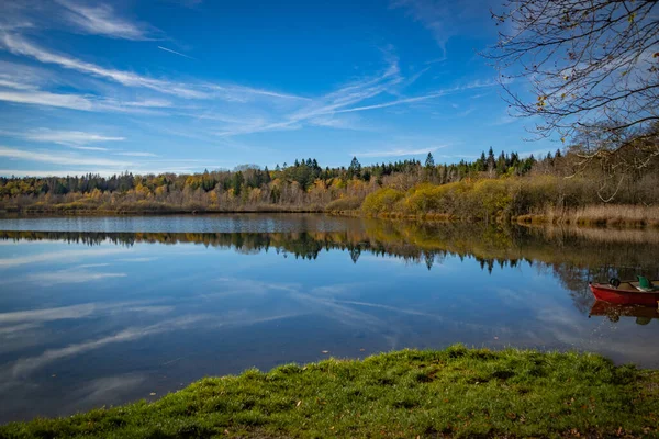 Utsikt Över Sjön Bonlieu Juramassivet — Stockfoto