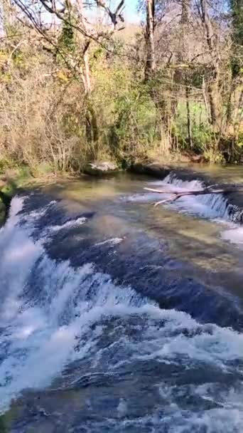 ジュラ紀のハリソンの滝の眺め — ストック動画