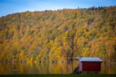 Chalain Gölü, Chalain bölgesi, Jura.