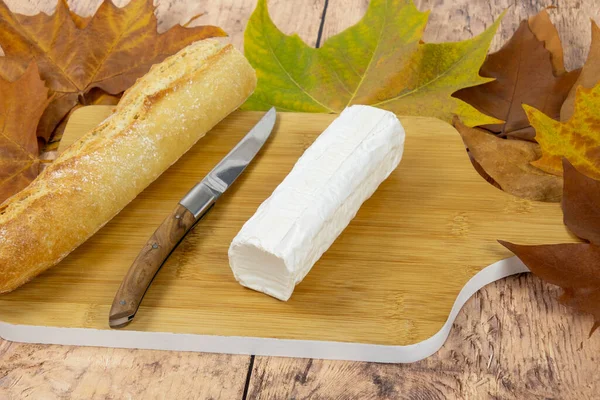 Keçi Peyniri Baget Ekmeği Yakın — Stok fotoğraf