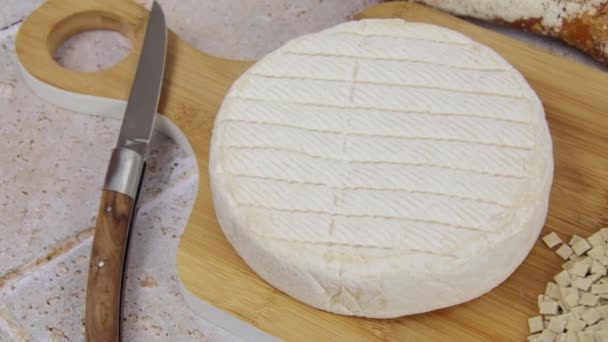 판위에 치즈와 크로셰 치즈를 — 비디오