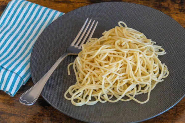 Тарілка Спагетті Крупним Планом Столі — стокове фото