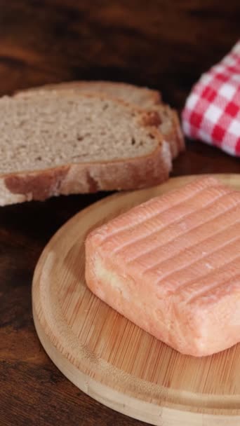 Fransa Nın Kuzeyinden Gelen Maroilles Peynirine Yakın Plan — Stok video
