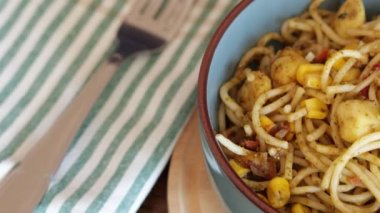 İstiridye ve pesto soslu spagetti.