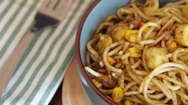 İstiridye ve pesto soslu spagetti.