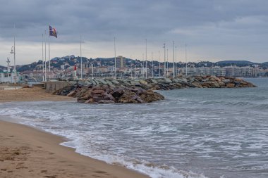 view of the horizon on a beach