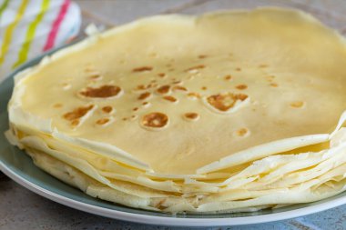 Tabaktaki gözleme yığını